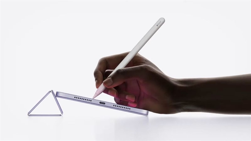 iPad Mini 6 năm nay cũng sẽ hỗ trợ bút Apple Pencil cho bạn làm việc dễ dàng và tiện lợi hơn.